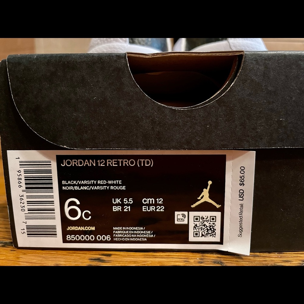 Jordan 12 - Picture 3 of 16